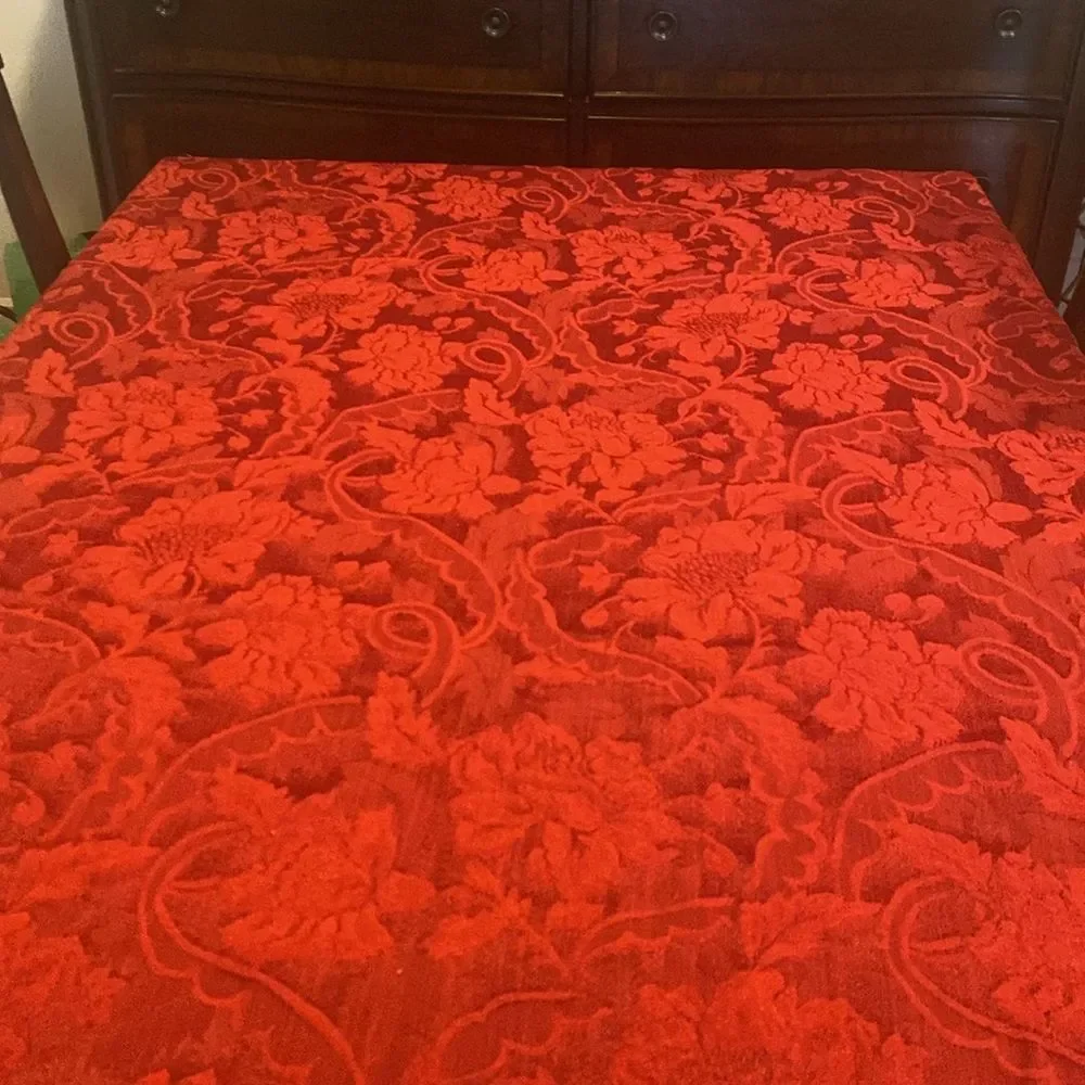 Table Linen Elegant Tapestry Print Rich Red 56” x100” - Picture 4 of 8